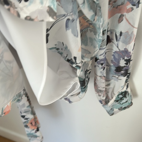 Beautiful button down blouse from Calvin Klein - Picture 6 of 6